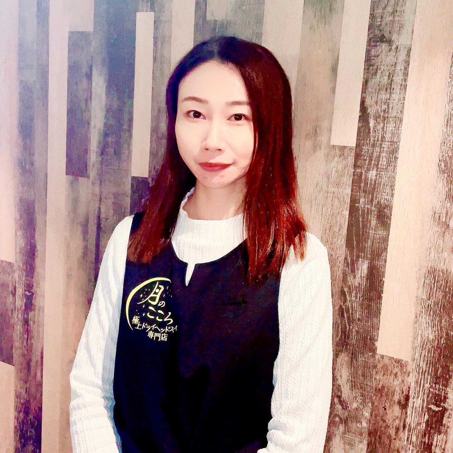 スタッフ紹介.こんにちは♪もうりです本日はスタッフ紹介12人目！！.1F揉みほぐし【なるりら】2Fドライヘッドスパ【月のこころ】\ ますだ //さんです.↓↓プロフィール↓↓【名前】ますだ【チャームポイント】明るい【得意な施術】肩周り【メインの勤務時間】夜🗣お客様へ向けたメッセージ🖋ドライヘッドスパ、もみほぐし両店担当しています。ご来店の際には丁寧な施術を心掛けていますので宜しくお願いします！.ますださんは、1階揉みほぐし【なるりら】2階ドライヘッドスパ【月のこころ】両店での担当が可能です◎.前に出るタイプでは無いながらも自分の軸をしっかりと持ち、定期的な施術の練習も手を抜かない真面目で優しい人柄です是非ますださんの日々磨かれ続ける施術の技術と丁寧な対応力に癒されてみてくださいね.\🌝スクール生徒募集中🌚//ドライヘッドスパスクール二期生枠、現在複数件のお問い合わせを頂いております。募集枠に限りがございますのでお早めにご応募ください.↓↓↓お問い合わせ↓↓↓【なるりら】【月のこころ】足利店 総合案内TEL0284-64-8746DM️からも受付可能.#なるりら#narurira#月のこころ#tsukinokokoro#リラクゼーションサロン#リラックス#relax#マッサージ#もみほぐし#ドライヘッドスパ#headspa#足利#栃木#JR#足利駅#足利市駅#スクール#生徒募集中#セラピスト#スタッフ紹介#12人目#美白#色白